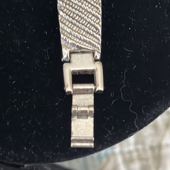 Ladies watch mother of pearl face quartz new battery marquisette with black onyx - Picture 5 of 11